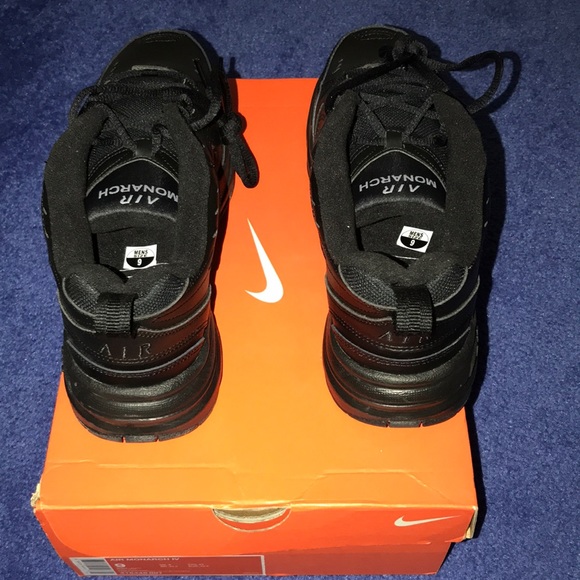 Nike black shoes - Picture 8 of 10